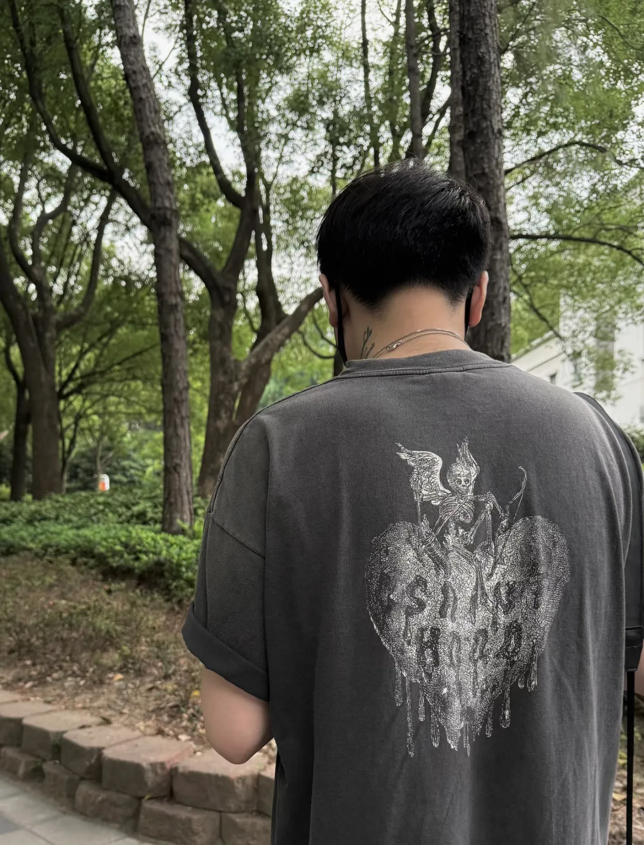 ❥8038#P140 Saint Mxxxxxx ✖️Neighborhood co-branded new model [Angel Skull Love] is made of double yarn double-ply cotton batik fabric 290 grams, comfortable and breathable to wear. Stiff silhouette, full of street feel, loose fit. Craftsmanship: semi-water slurry printing + graffiti + spray coding, batik and wash. Size: (S-M-L-XL) Color: Washed black